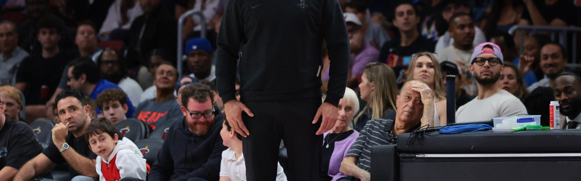 火箭1喜讯2不利！乌度卡被冤枉？申京1数据骤降，阿杜被啃老坐实